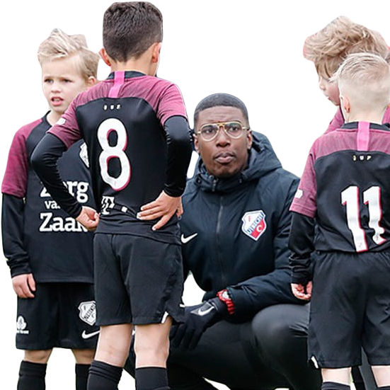 Dencho from Phocus Soccer talking to the Utrecht youth squad